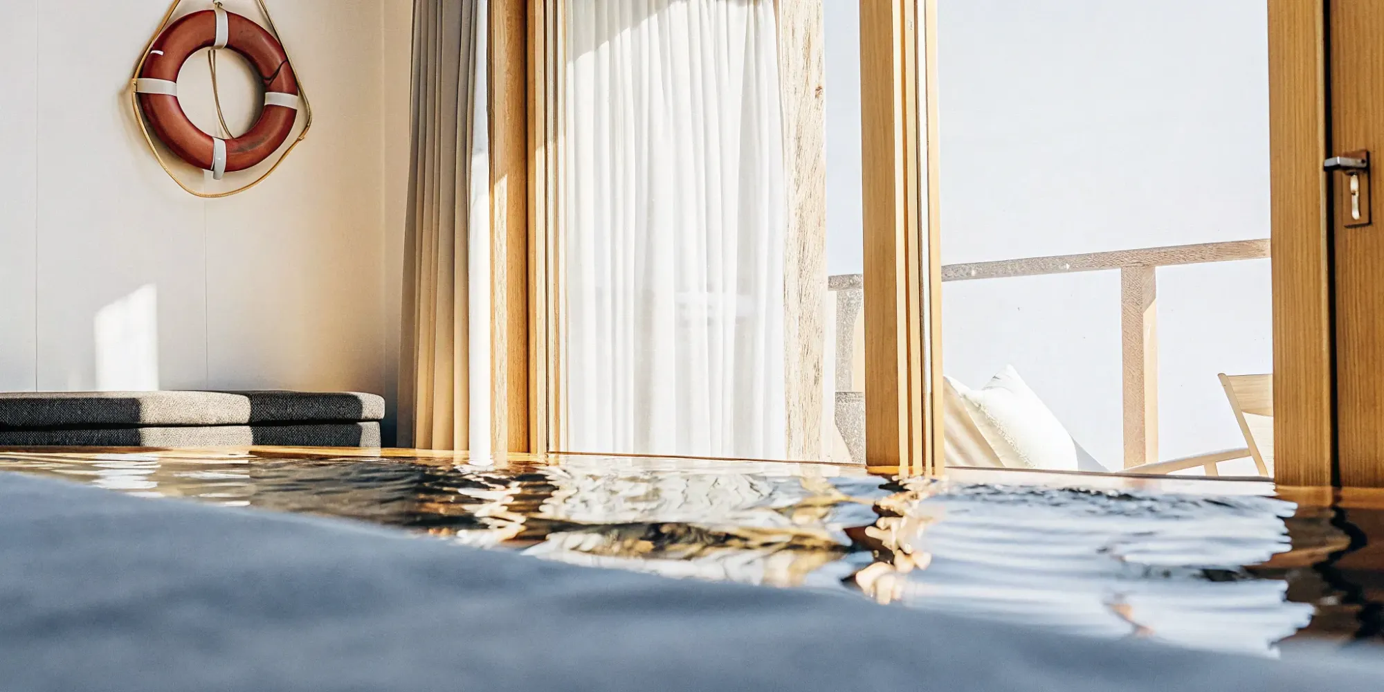 Renters flood insurance protects belongings in a flooded apartment.