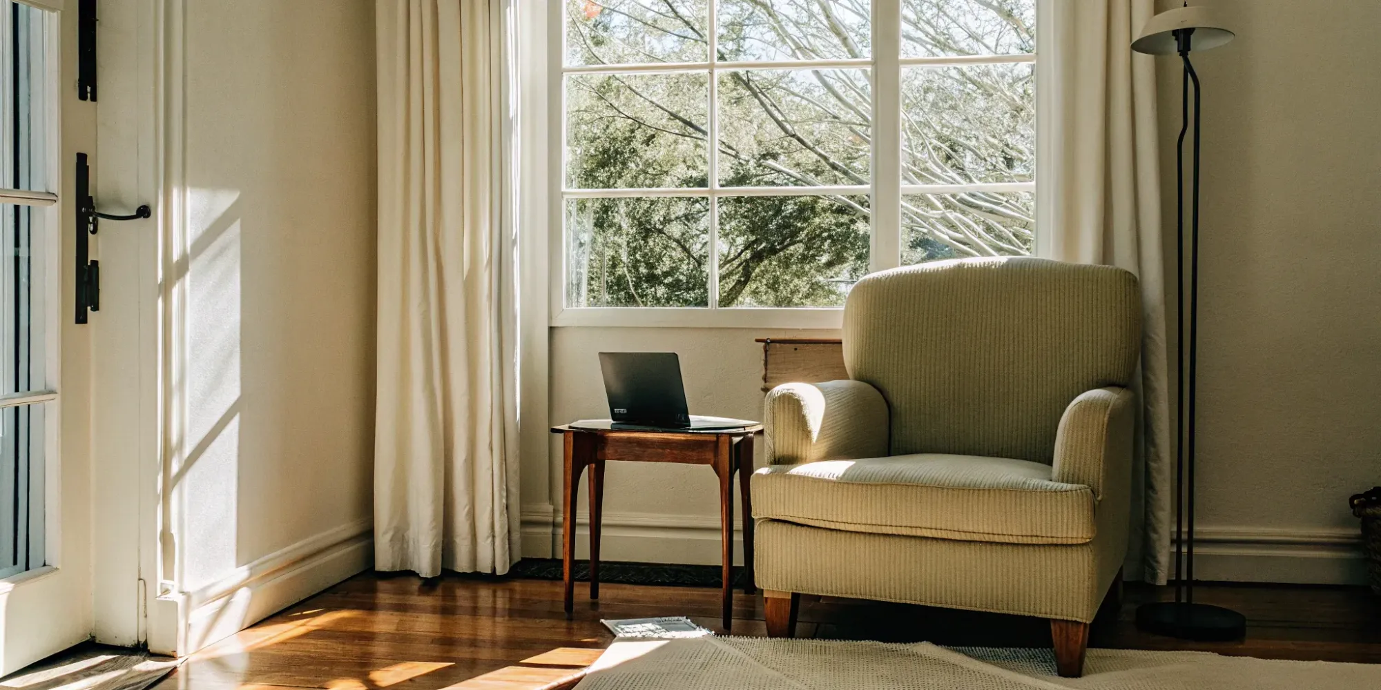 Renters insurance protects belongings in a cozy living room. Compare prices and find the best deal.